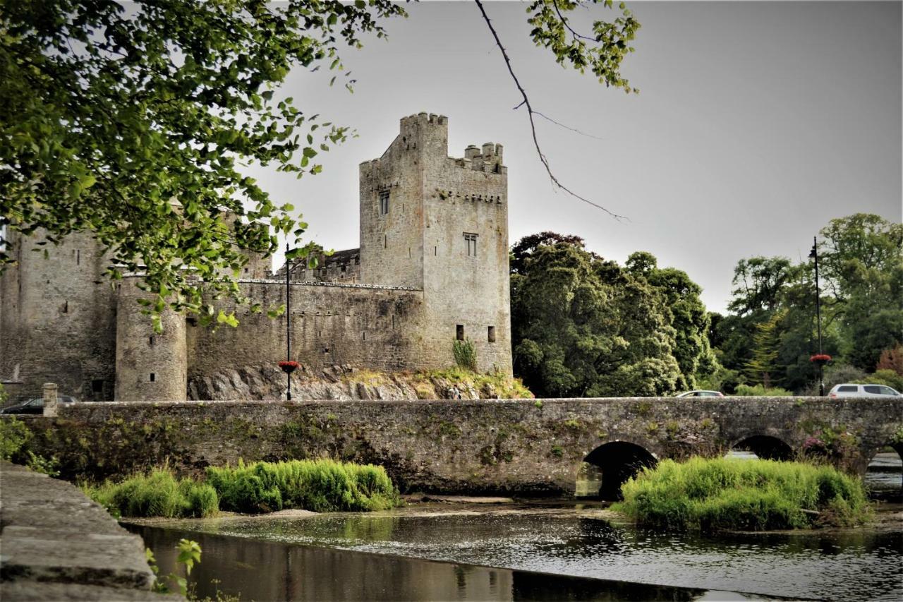 Annaswood B&B Cahir Exteriér fotografie